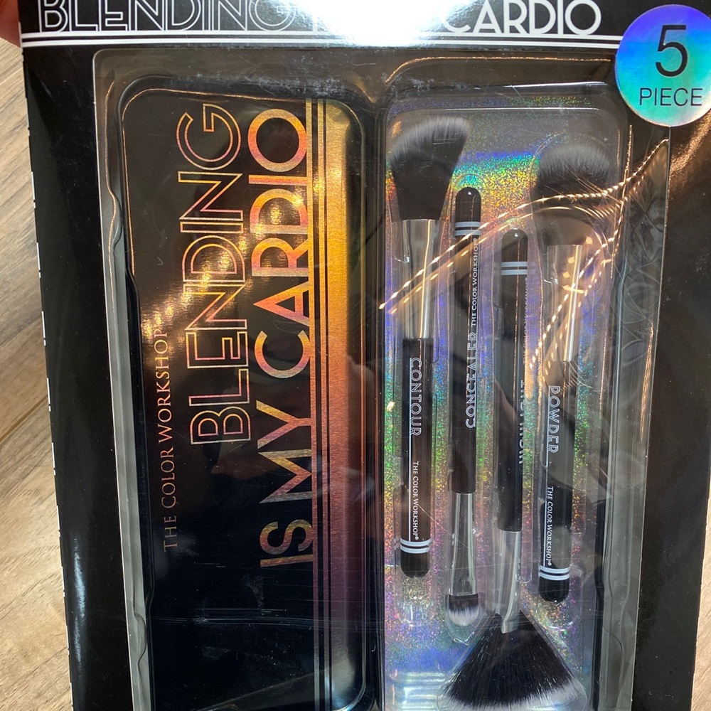 The color Workshop 5 pc Face brush Tin Set